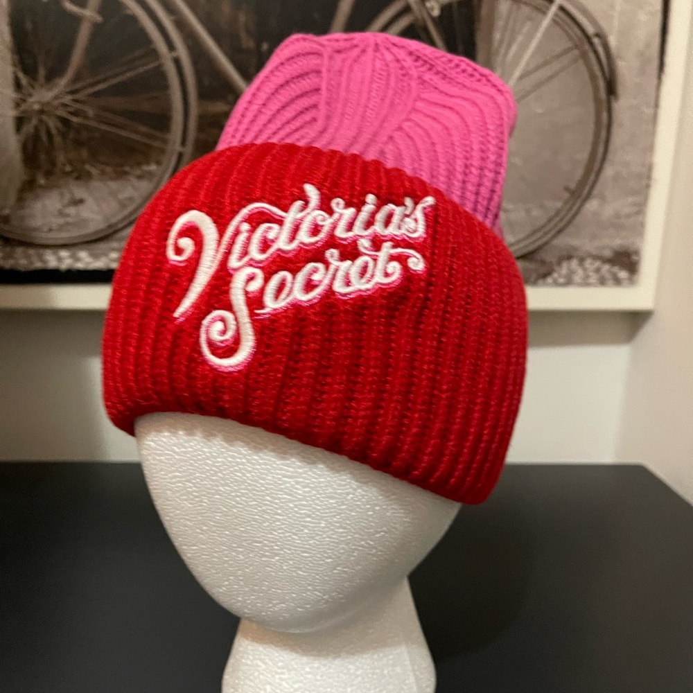 Victoria’s Secret Woman’s Color block Beanie 🎩,New with Tag 🏷️❄️